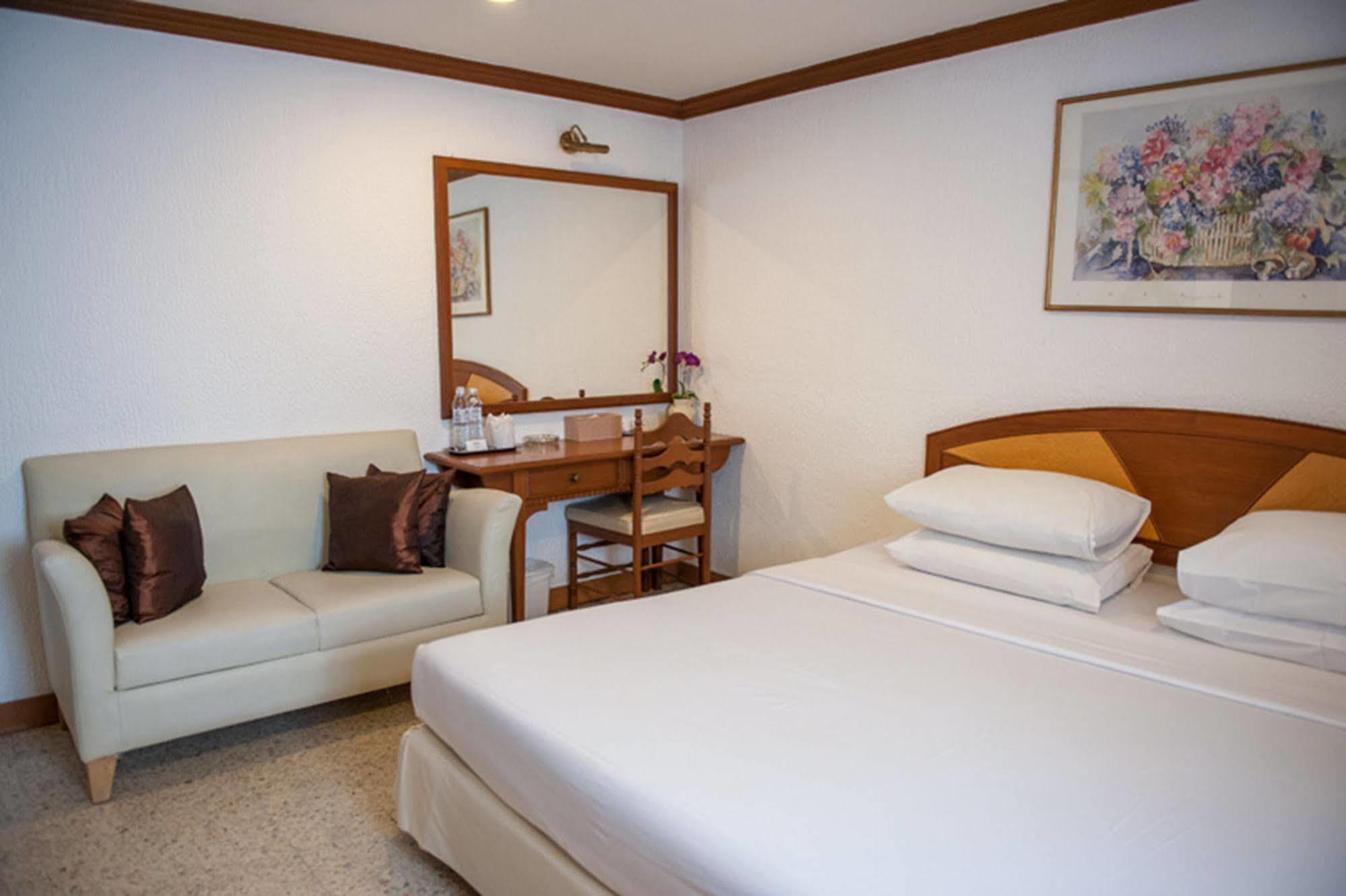 Lido Beach Hotel Pattaya Esterno foto